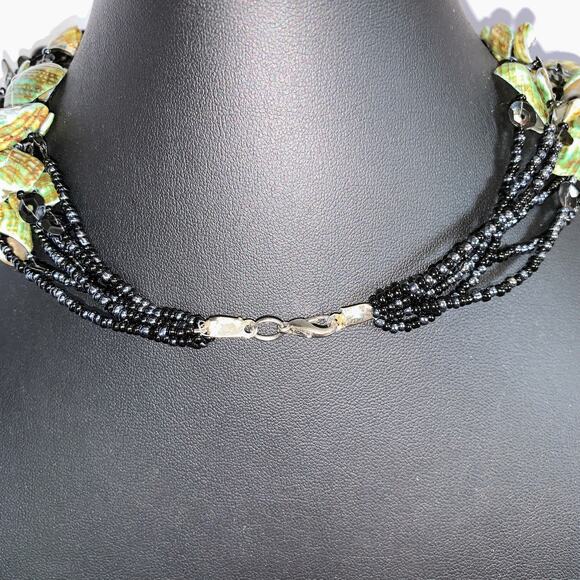 Vintage Elegant Multi-Strand Shell Necklace Green and Black - Picture 3 of 7